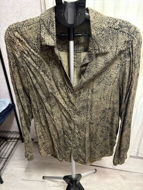 Snake Print Bella Dahl Button-Front Blouse in Olive/Taupe